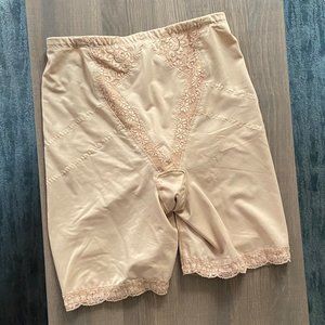 Flexees Medium M Shapewear Shorts Biege Tan